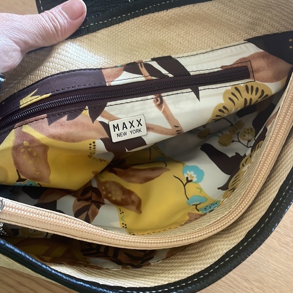 MAXX NEW YORK SHOULDER BAG - Picture 5 of 8